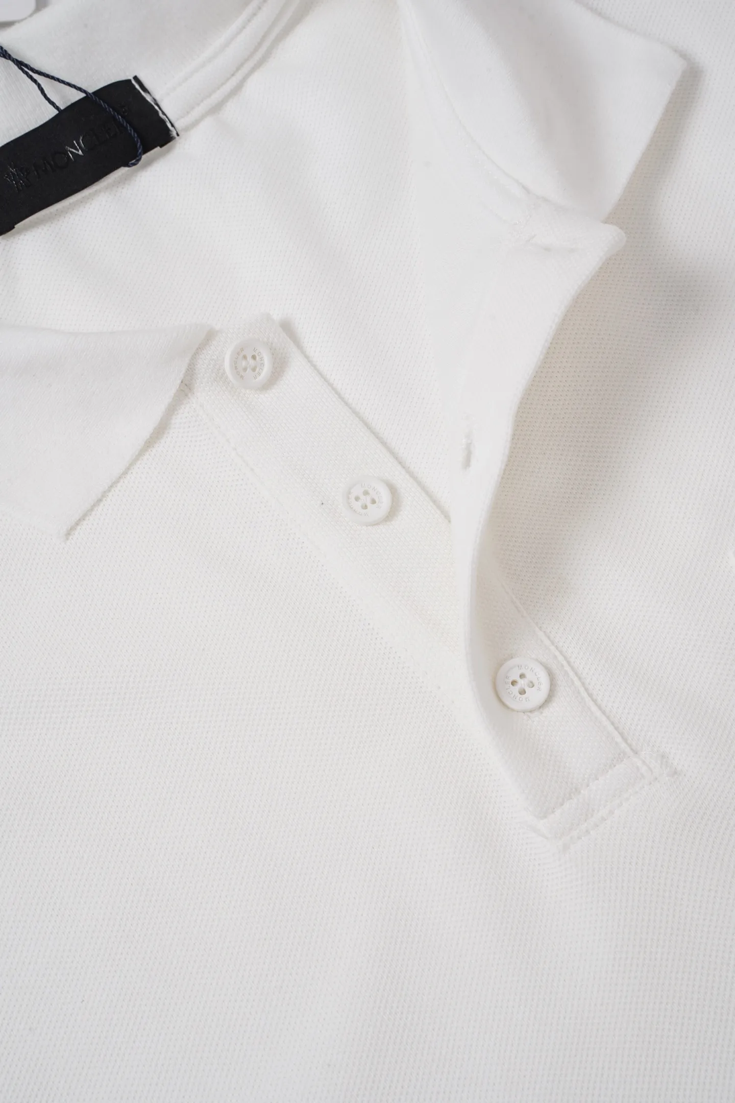 MONCLER logo polo Polo Classic ， 。 Polo ， 。Classic ， 。 • • •Black White Size：S-XL